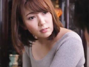 絶倫息子が新しい巨大オッパイ母ちゃんに理性崩壊して近親寝取られ中出し性的暴行！巨乳人妻レイプ近親相姦のエロ動画