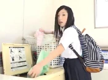 コインランドリーで見かけた女子校生の後をついていき押し込み性的暴行美少女レイプのエロ動画