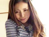 素股でクリが擦れて欲望に負けちゃった彼氏持ちきれいなお姉さん巨乳ナンパのエロ動画