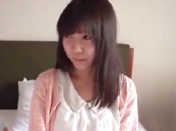 清潔感のある素人娘がホテルで緊張しつつも撮影パコ→優しいピストンで絶頂オーガズム成功巨乳美少女顔射のエロ動画