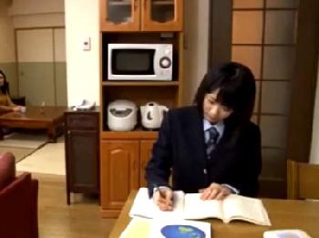 勉強熱心な童顔っこ女子校生→アルバイト禁止の弱みに付け込まれて調教強姦美少女ロリレイプのエロ動画