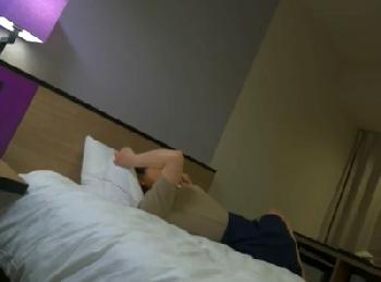 素人奥さんをビジホに連れ込んでガチ隠し撮り→カメラアングルが生々しいリアル不貞ハメ撮り巨乳人妻中出しナンパ盗撮のエロ動画