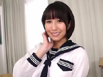 イタリアの種馬の白い巨大チンポをお口いっぱいに頬張りゼリー状の精液を精液精液ごっくん女子校生美少女フェラ湊莉久のエロ動画