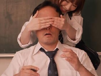「だーれだ♡」オッサン先生が大好きな生徒女子校生にラブホテルに誘われる神展開！美少女ロリのエロ動画
