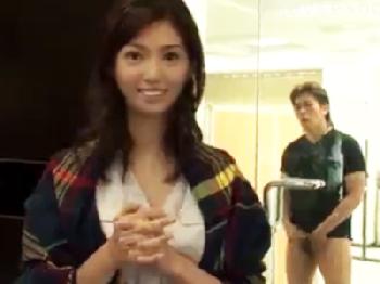 スタイル抜群美形お姉さんが普通のグラビア撮影と騙されて強襲即挿入されてしまうWレイプ麻生希のエロ動画