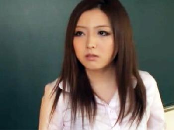 DQN生徒に弄ばれ従順な肉奴隷へと化していく女性教師が精液便器に女教師中出しイラマチオレイプ乱交のエロ動画