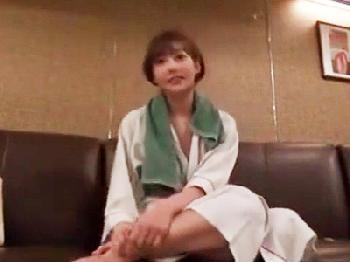 『ぁーんもう漏れちゃったー』有名女優とプロ男優による酔いどれ発情乱交巨乳お姉さんギャル痴女ハメ撮り明日花キララのエロ動画