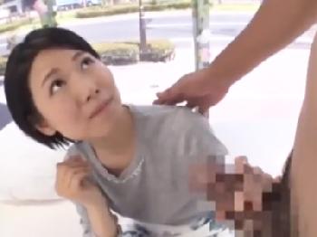 『全部入るかな‥』口にくわえきれないような巨大ペニス挿入されて悶絶の素人奥さん痴女人妻中出しナンパのエロ動画