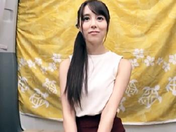 目隠しした美形お姉さんに内緒でチンポを舐めさせそのまま生ハメして中出し成功Wナンパのエロ動画