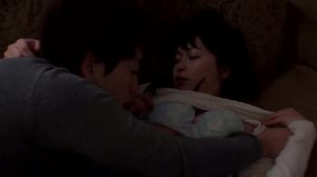 独り身で過ごしている寂しい未亡人が近所の男と顔面射精パコ人妻顔射波多野結衣のエロ動画