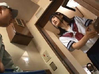 親の居ないときにやって来た業者男に性的暴行されて抵抗虚しく中出しされる美形少女女子校生美少女レイプのエロ動画