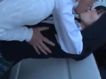 電車内で女子校生痴漢→外に連れ出して顔面射精強姦！素人美少女顔射レイプのエロ動画