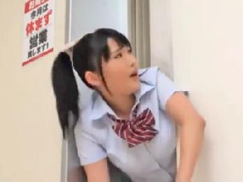 エレベーターに挟まれてしまった女子校生を凌辱美少女レイプのエロ動画