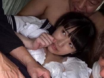 『臭い…下さい…』彼氏が見ている前でオジサンたちの汚男性器奴隷になった女子校生彼女美少女ロリ河奈亜依のエロ動画