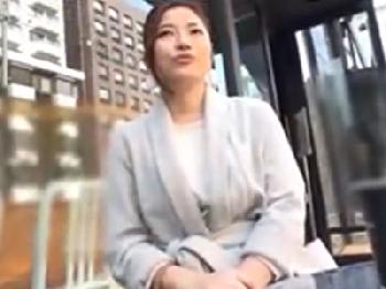 セレブリティ風素人奥さんをナンパ→即ホ連れ込み当然中出し人妻のエロ動画
