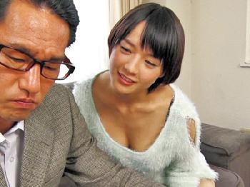 息子の嫁候補が義理の父親を誘惑して寝取られセックス巨乳美少女中出しのエロ動画