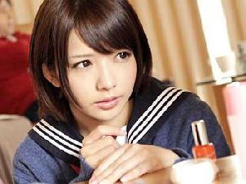 家族がいるのに友人の妹にコタツの中で手を出し中出しSEX女子校生美少女のエロ動画