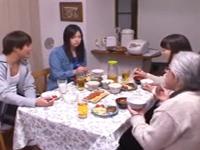 否応なしに犯した妹のアソコが気持ち良すぎて絶頂オーガズム不可避だった美少女痴女顔射のエロ動画