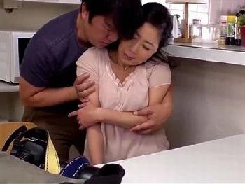 『ちょっと…こんなところで…』大人の色気だだ漏れな中年女様にゾッコン→まだまだ現役の色欲モンスターと連続パコ痴女人妻熟女のエ...