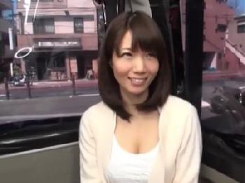 清麗だけど淫乱顔なおっとりマダムにイチモツをしゃぶってもらうことに成功お姉さん痴女人妻ナンパフェラのエロ動画