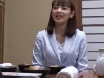 「私じゃだめですか？」美形少女満喫店員が客を誘惑し生ペニスを求めるW美少女パイパン中出しのエロ動画