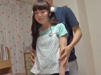 兄貴ペニ棒にたっぷり中出しされちゃったパイパン幼顔妹ロリ近親相姦のエロ動画