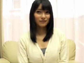 彼氏持ちの美形少女女子大生に素股を懇願→強引に挿入して寝取り中出し素人美少女ナンパのエロ動画