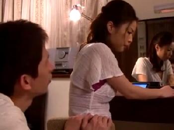 『お願い！ヤメて！』再婚相手の連れ子に強姦される美人若奥様人妻レイプ近親相姦のエロ動画