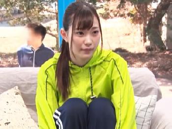 質問中に巨根を即ずぼ！快感のあまりミラーの向こうの彼氏を忘れて本気イキ美少女ナンパのエロ動画