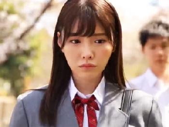 ずっと好きだった一つ上の先輩と遠征先のホテルで相部屋になりはめまくり女子校生美少女のエロ動画