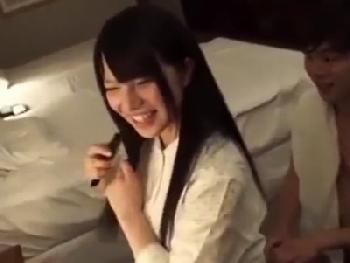 デビュー当時の上原亜衣ちゃんが女子校生コスで初々しいイチャラブパコ巨乳美少女ロリのエロ動画