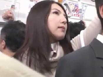 痴漢にズボンを破かれてバックから挿入されちゃったオフィスレディOLのエロ動画