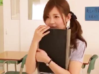 『それなら先生に出していいわよ！』教室でオナっていた生徒に自分の体を差し出す痴女性教師女教師顔射のエロ動画