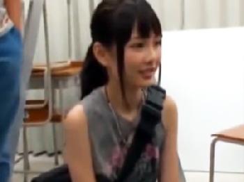 弱みを握られたつるぺたオッパイ童顔美形少女がフェラチオを強要されて嫌がりながらもお口でご奉仕美少女ロリイラマチオのエロ動画