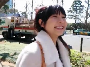 無垢な笑顔の華奢美形少女がそのままの笑顔で初撮り交尾美少女ロリ顔射ハメ撮りデビュー作のエロ動画