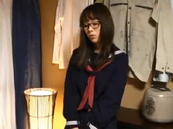 メガネの似合う美形少女女子校生が汚いオジサンに抱かれて本気イキ連発美少女めがねのエロ動画