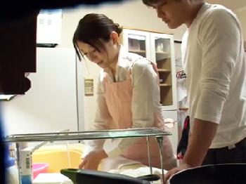 部屋にカメラを仕掛けて家政婦を婦女暴行する様子を撮影する無慈悲男お姉さんレイプ盗撮のエロ動画