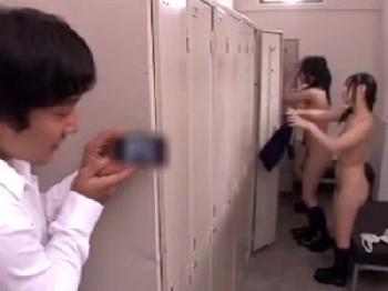 更衣室を隠し撮りしていたことがバレて愛欲処理の道具にされる男子校生巨乳女子校生美少女お姉さんロリ乱交のエロ動画