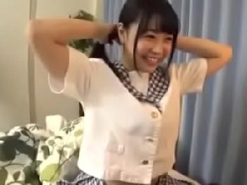 激かわ女子校生がエッチなマンコで精液を搾り取る濃密中出しファック美少女のエロ動画
