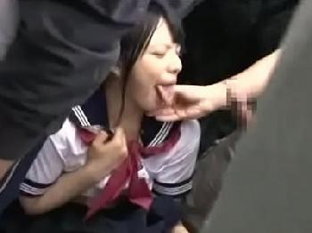 美形少女女子校生が電車内で残虐男にイラマチオ陵辱され号泣美少女レイプのエロ動画