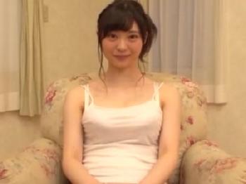 経験人数一人のほぼ処女娘のフェラチオで精液大量暴発！お姉さん顔射のエロ動画