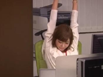 スパで巨乳女子たちのぽろり見てガチ勃起→見つかってラッキー展開に美少女痴女中出し3Pのエロ動画