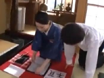 美しすぎる習字の師範を寝取って文字通りの「筆おろし」パコW熟女コスプレのエロ動画