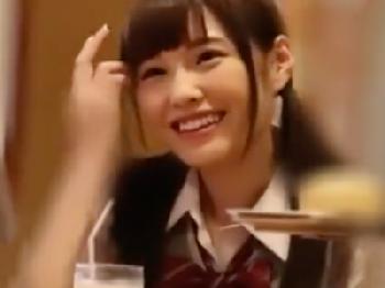 『オッサン大好き！』オヤジ彼氏の汚男性器を笑顔で咥え込むミニ系女子校生美少女ロリ痴女のエロ動画