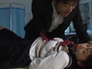 『せんせ‥止めてぇ！』生徒の美形少女女子校生を拘束イラマチオ凌辱するガチ残虐な教師美少女レイプのエロ動画