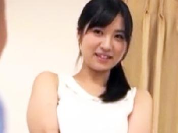 若くて可愛い娘の家庭教師を家に泊まらせて夜這いを仕掛け陵辱する非人道的な父親美少女レイプのエロ動画