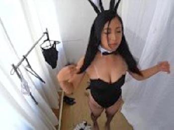 ムチムチとエロい身体のド淫乱バニーと着衣のまま交尾巨乳お姉さんコスプレのエロ動画