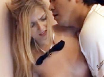 色白美人の金髪バー店員を店内で婦女暴行して強引に中出し！お姉さんレイプのエロ動画