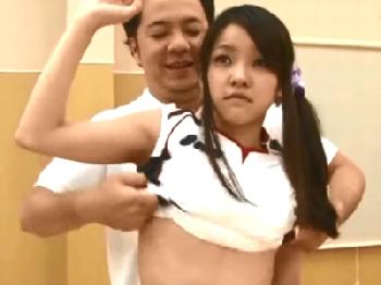 時間を止められ強制的に肉棒を咥えさせられる女子バレー部員達巨乳女子校生フェラのエロ動画