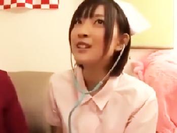 ミニ系すぎる加賀美シュナとオイル使ってヌルヌルプレイ！ロリのエロ動画